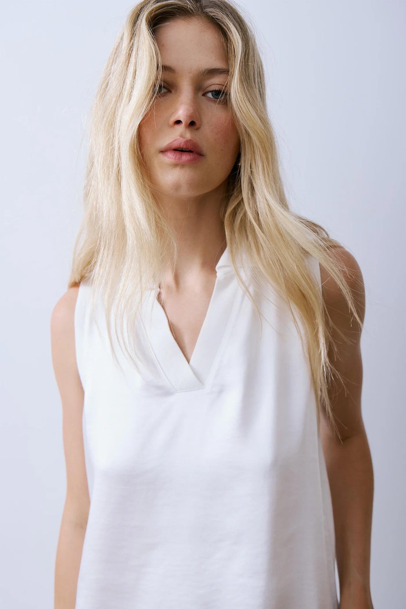 melissa-nepton-fye-top-off-white-momentis-sp266617saofw_e228c5b6-1cb7-4e7d-9d1e-e919996a2c51_1.jpg